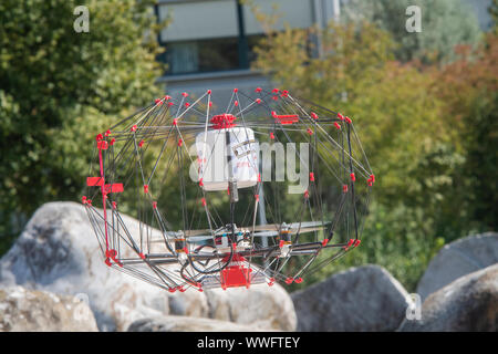 Lausanne, Schweiz. 15 Sep, 2019. Lausanne, Schweiz 2019/09/15: Der Ben&Jerry's Ice Drone, die von der Vaudoise Dromotics und EPFL (Swisstech) entwickelt wurde und während der Drohnen Tage an der Swisstech Open House 2019 vorgestellt (Foto von Eric Dubost/Pacific Press) Quelle: Pacific Press Agency/Alamy leben Nachrichten Stockfoto