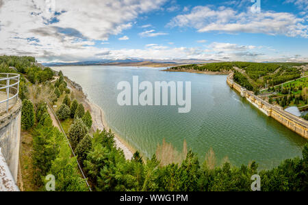 Spanien. Blick auf den Pantano de Aguilar de Campoo Stockfoto