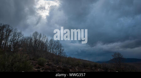 Spanien Himmel mit Gewitterwolken Stockfoto