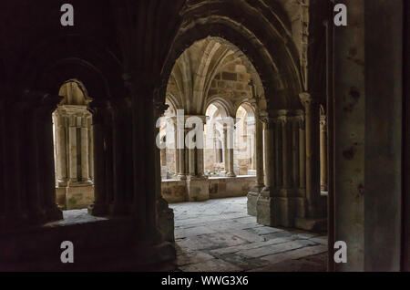 Spanien. Kreuzgang Kloster Santa Maria La Real in Aguilar de Campoo. Palencia Stockfoto