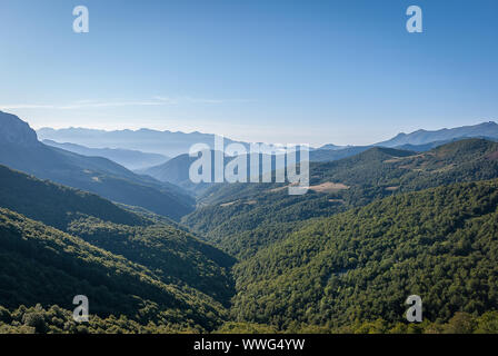 Spanien. Picos de Europa Aus dem Piedrasluengas Aussichtspunkt im Palencia Berg Stockfoto