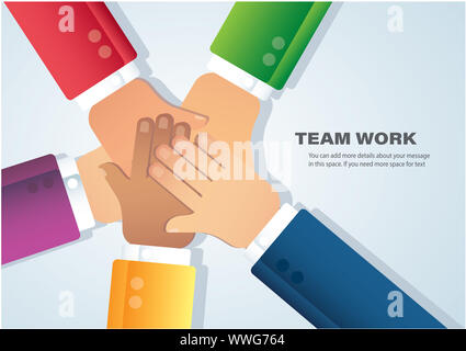 Menschen setzen ihre Hände zusammen Stockfoto