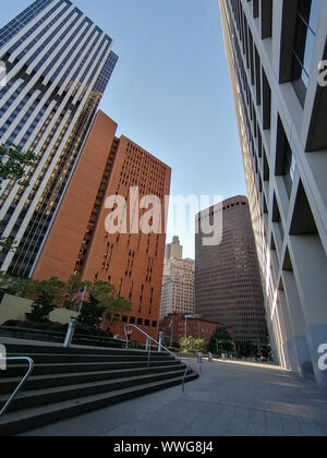 New York, USA - 3. Juni 2019: Wolkenkratzer in New York Vietnam Veterans Memorial Park in Lower Manhattan. Stockfoto