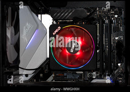 Kiew, Ukraine - Aug 16, 2019: in der Nähe von AMD Ryzen CPU auf dem Motherboard. Stockfoto