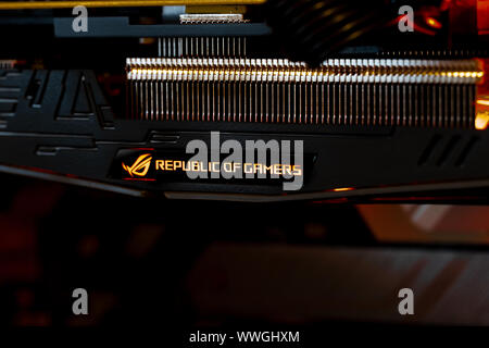 Kiew, Ukraine - Aug 16, 2019: in der Nähe von AMD Ryzen CPU auf dem Motherboard. Stockfoto