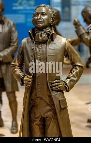 Die Bronzestatue von Alexander Hamilton in die Unterzeichner "Halle an der National Constitution Center, Philadelphia Stockfoto