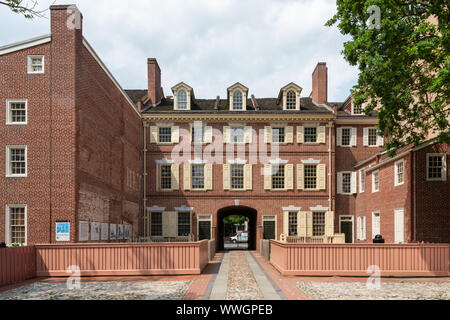 Benjamin Franklin Museum und die hintere Fassade des Philadelphia erste US Post Office, vom Innenhof aus gesehen auf S Orianna St Stockfoto