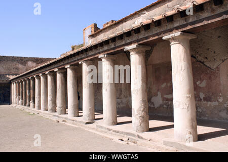 Terme Stabiane (stabiane Bäder) Spalten in antike römische Stadt Pompeji, Italien, Europa. Weltkulturerbe der UNESCO Stockfoto