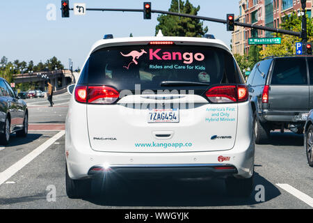 Sep 12, 2019 Sunnyvale/CA/USA - Kango Fahrzeug der Marke mit dem Logo des Unternehmens fahren auf einer Straße; Kango ist ein Kids fahren - Hagel app Doppelte als Stockfoto