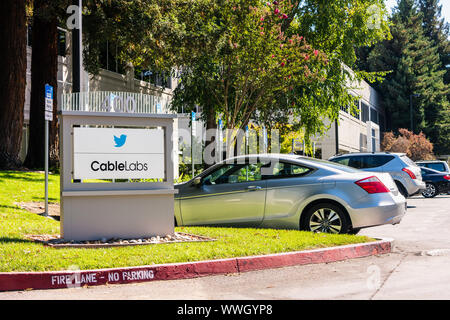 Sep 12, 2019 Sunnyvale/CA/USA - Twitter und CableLabs Büros im Silicon Valley; Kabelfernsehen Laboratories, Inc. ist eine gemeinnützige Inn Stockfoto