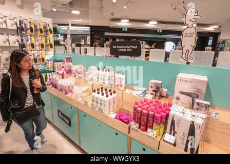 Store NORMAL IN PARIS Stockfoto