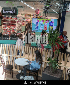 Store NORMAL IN PARIS Stockfoto