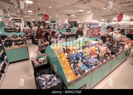 Store NORMAL IN PARIS Stockfoto