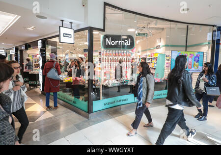 Store NORMAL IN PARIS Stockfoto