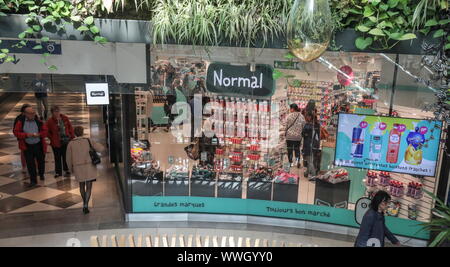 Store NORMAL IN PARIS Stockfoto