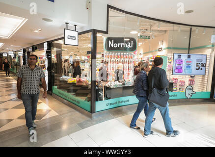 Store NORMAL IN PARIS Stockfoto