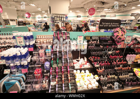 Store NORMAL IN PARIS Stockfoto