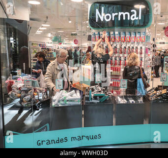 Store NORMAL IN PARIS Stockfoto