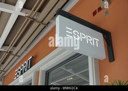 Samut Prakan, Thailand - September 06, 2019: ESPRIT Store in das neue Einkaufszentrum namens Central Village. Stockfoto