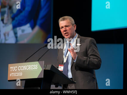 Mark Serwotka, Generalsekretär der öffentlichen und kommerziellen Dienstleistungen Union und Präsident der TUC für 2018-2019 gibt der Präsident TUC-Adresse. Stockfoto