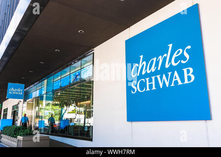 August 21, 2019 San Francisco/CA/USA - Charles Schwab Bürogebäude in Soma district; Charles Schwab Corporation ist eine Bank und Börse brokera Stockfoto