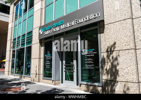 August 21, 2019 San Francisco/CA/USA - Sutter Gesundheit der Palo Alto Medical Foundation in Soma district, Downtown San Francisco Stockfoto