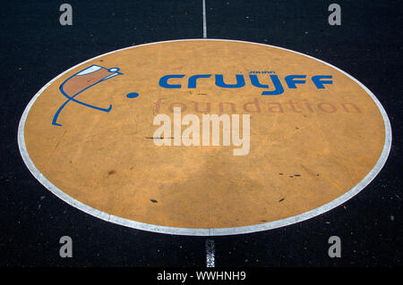Zeichen auf dem Boden Der cruyff Gericht im Olympischen Stadion in Amsterdam Die Niederlande 2019 Stockfoto