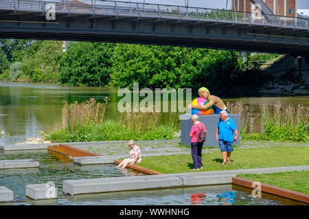 Heilbronn, Deutschland - 8 August, 2019: die Menschen erfreuen sich an der Bundesgartenschau BUGA 2019 in Heilbronn, Deutschland Stockfoto