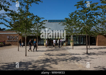 RHS Wisley öffnet die neue Willkommen Gebäude und Eintritt in die umliegenden Gärten und Pflanzen center, Surrey, England, Vereinigtes Königreich Stockfoto