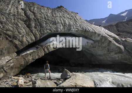 Besucher am Gletscher Tor der Langgletscher Stockfoto