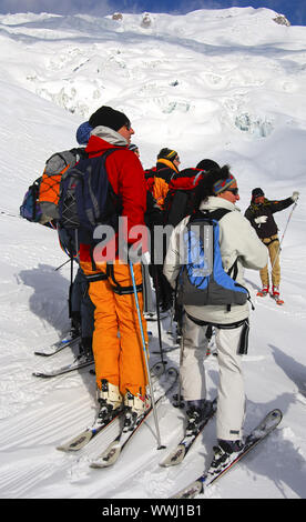 Eine Gruppe von Touring Skifahrer in das Vallée Blanche Stockfoto
