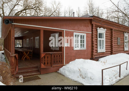 Melikhovo, Moskauer Gebiet, Russland - 3. April 2019: Verwaltungsgebäude. Zustand Literary-Memorial Museum-Reserve von Anton Tschechow Melikhovo Stockfoto