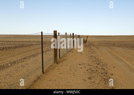 Teil der 6500 km langen Dingo Zaun über Südaustralien, Stockfoto