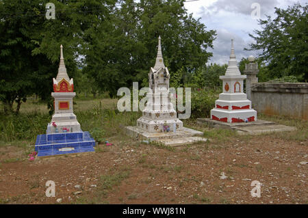 Urn Pagoden, urn Schreine auf einem Friedhof in Thailand Stockfoto