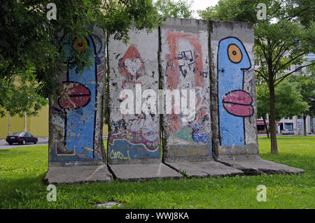 Teile der ehemaligen Berliner Mauer am Leipziger Platz, Berlin Stockfoto