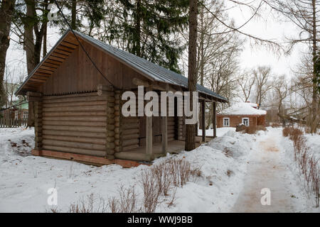 Melikhovo, Moskauer Gebiet, Russland - 3. April 2019: Landwirtschaftliche Gebäude. Zustand Literary-Memorial Museum-Reserve von Anton Tschechow Melikhovo Stockfoto