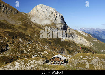 SAC Hütte Geltenhütte vor spitzhorn, Schweiz Stockfoto