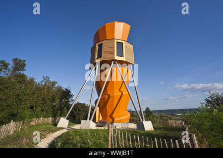 Aussichtsturm in der Welt der Fossilien in Stetten, Weinviertel Region, Niederösterreich, Österreich Stockfoto