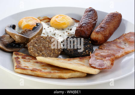 traditionelles irisches Frühstück auf einer großen Platte Stockfoto