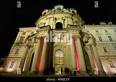 Romanische Abteikirche in Klosterneuburg, Niederösterreich, Österreich, Widerrufsbelehrung Stockfoto