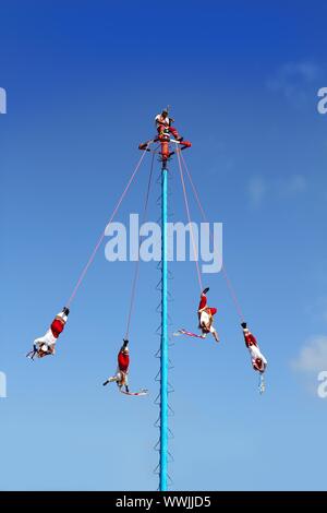 Tanz der Papantla Flyer danza de los voladores nur redaktionelle Verwendung Bild Stockfoto