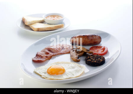 traditionelles irisches Frühstück auf einer großen Platte Stockfoto