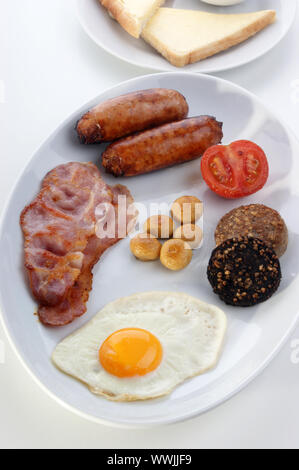 traditionelles irisches Frühstück auf einer großen Platte Stockfoto