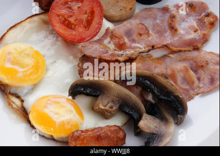 traditionelles irisches Frühstück auf einer großen Platte Stockfoto