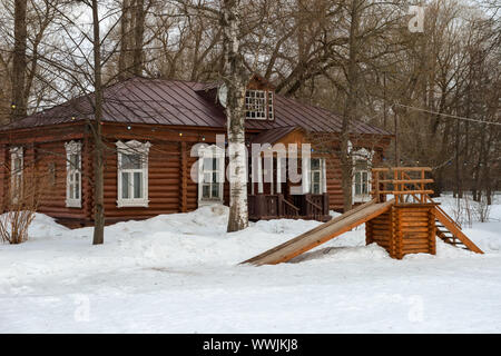 Melikhovo, Moskauer Gebiet, Russland - 3. April 2019: Verwaltungsgebäude. Zustand Literary-Memorial Museum-Reserve von Anton Tschechow Melikhovo Stockfoto