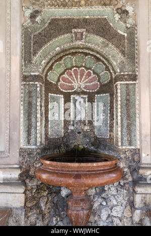 Historische Brunnen in der Diana Tempel der Hofgarten, München Stockfoto