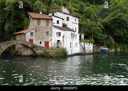 Altes Wohnhaus in Gravedona am Comer See, Italien Stockfoto