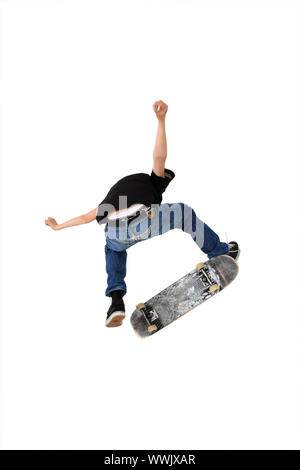 Skateboarder machen einen Kickflip mit seinem board, Aufnahme im Studio und isoliert auf weiss mit Bewegungsunschärfe Stockfoto