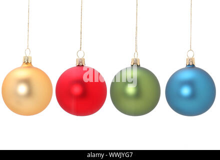 Vier Weihnachtskugeln hängen von goldenen Faden, Gold, Rot, Grün und Blau, gedreht in Studio isoliert auf Weiss. Nachbearbeitung minimal, nur Ebenen und s Stockfoto