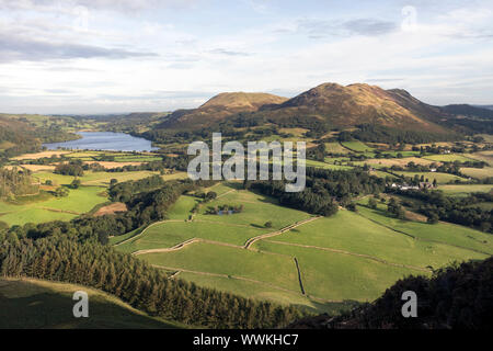 Loweswater, Fellbarrow, Loweswater fiel und Darling fiel von den unteren Hängen des Mellbreak, Lake District, Cumbria, Großbritannien Stockfoto